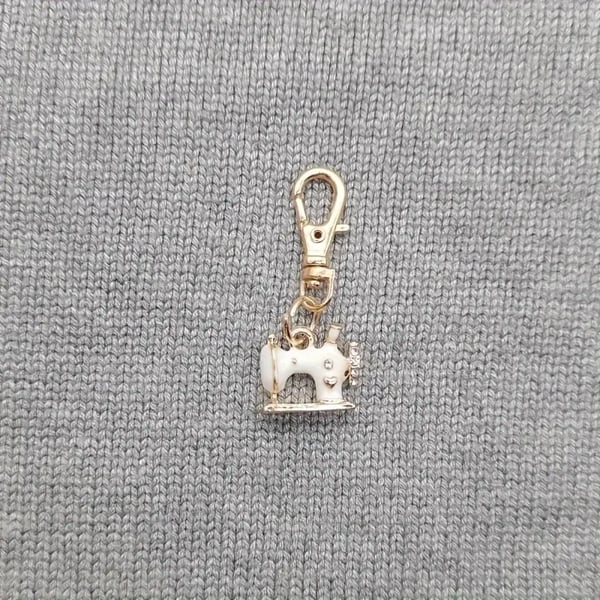 Mini Sewing Machine Keychains – A Stitch Of Memory & Meaning